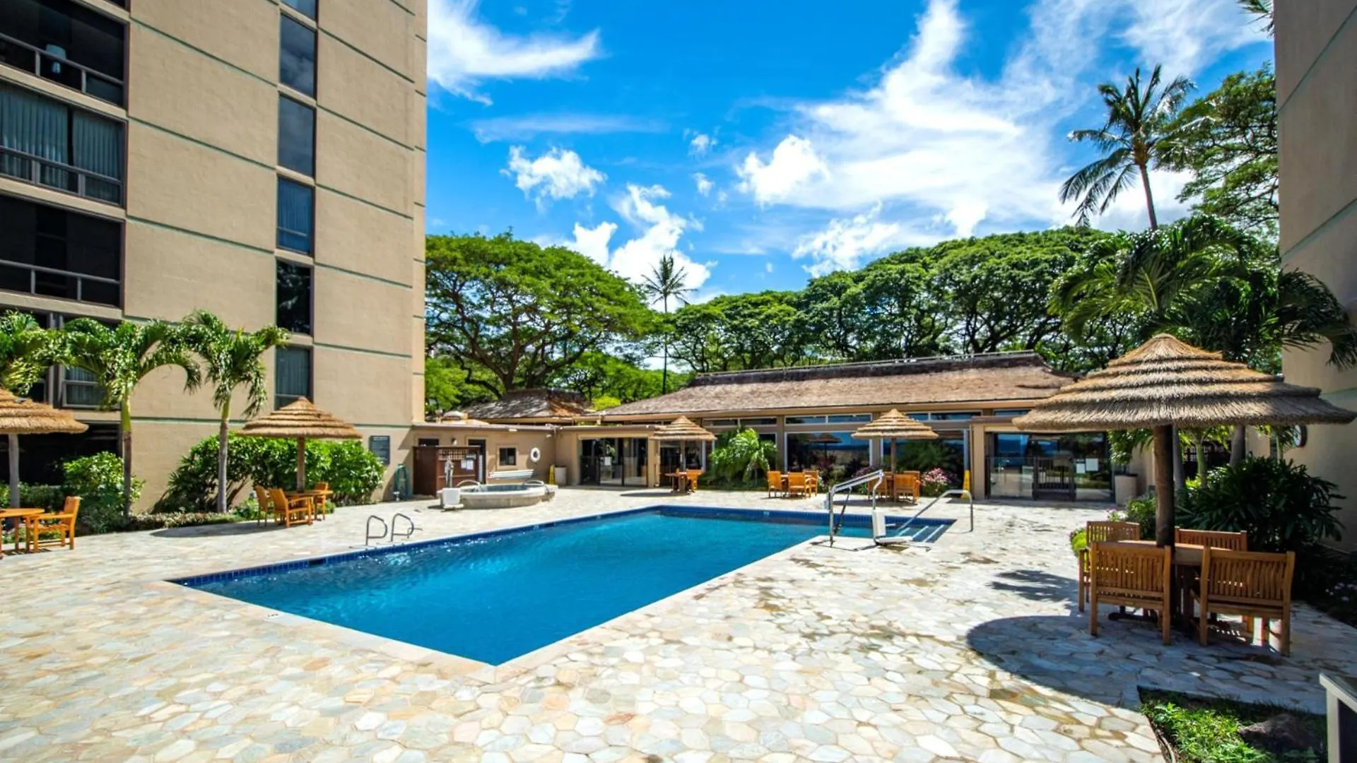 Kbm Resorts: Oceanfront Mahana with Rental Car Kaanapali Apartment