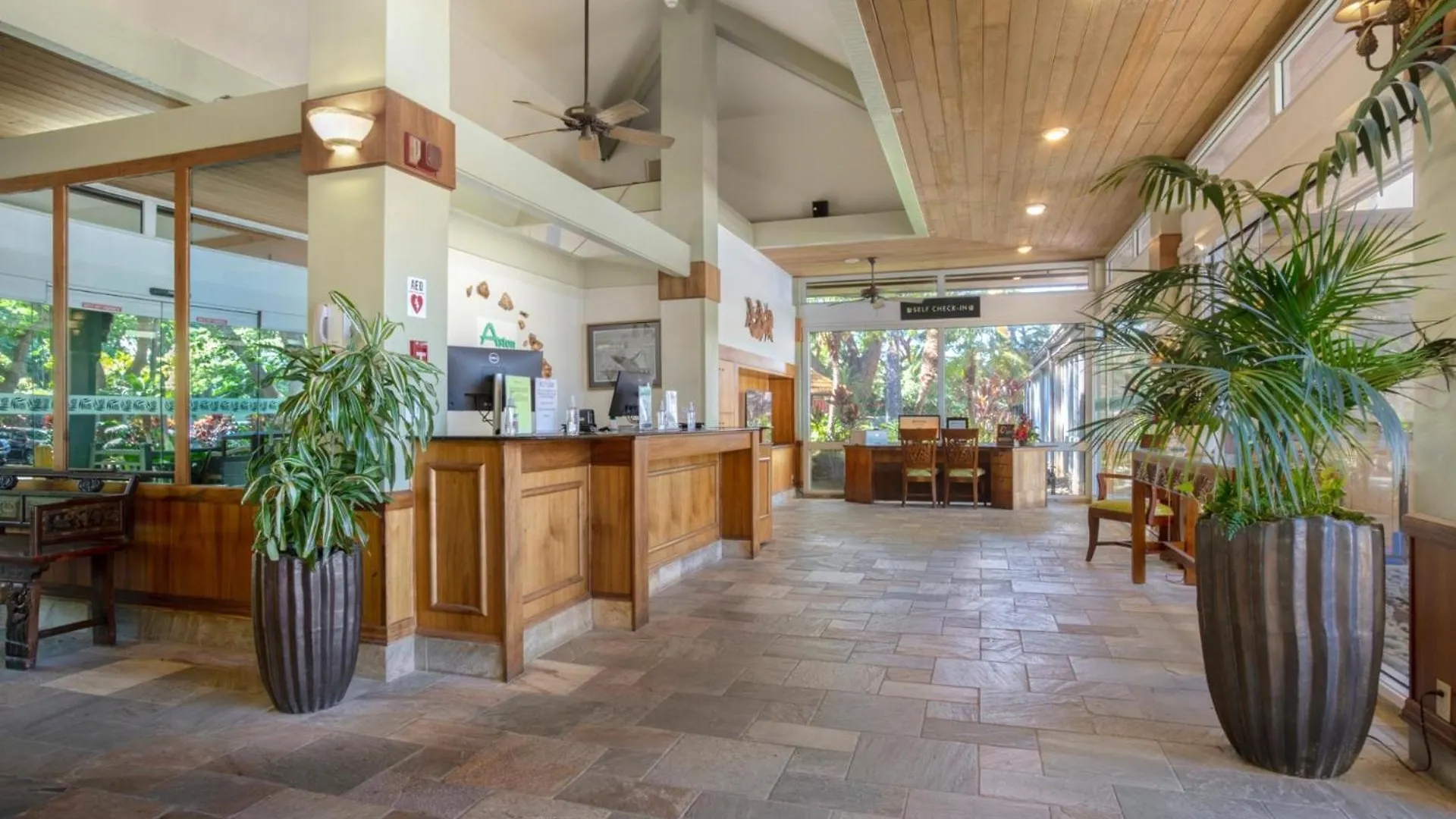 Kbm Resorts: Oceanfront Mahana with Rental Car Kaanapali Apartment